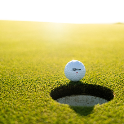 Golf ball in the sun- Ultimate guide to Golf sunglasses